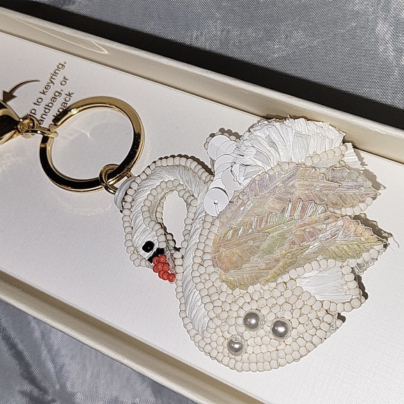 Haute Hippue Elegant Swan Bag Charm & Key Chain Bnib Ta - Picture 1 of 4